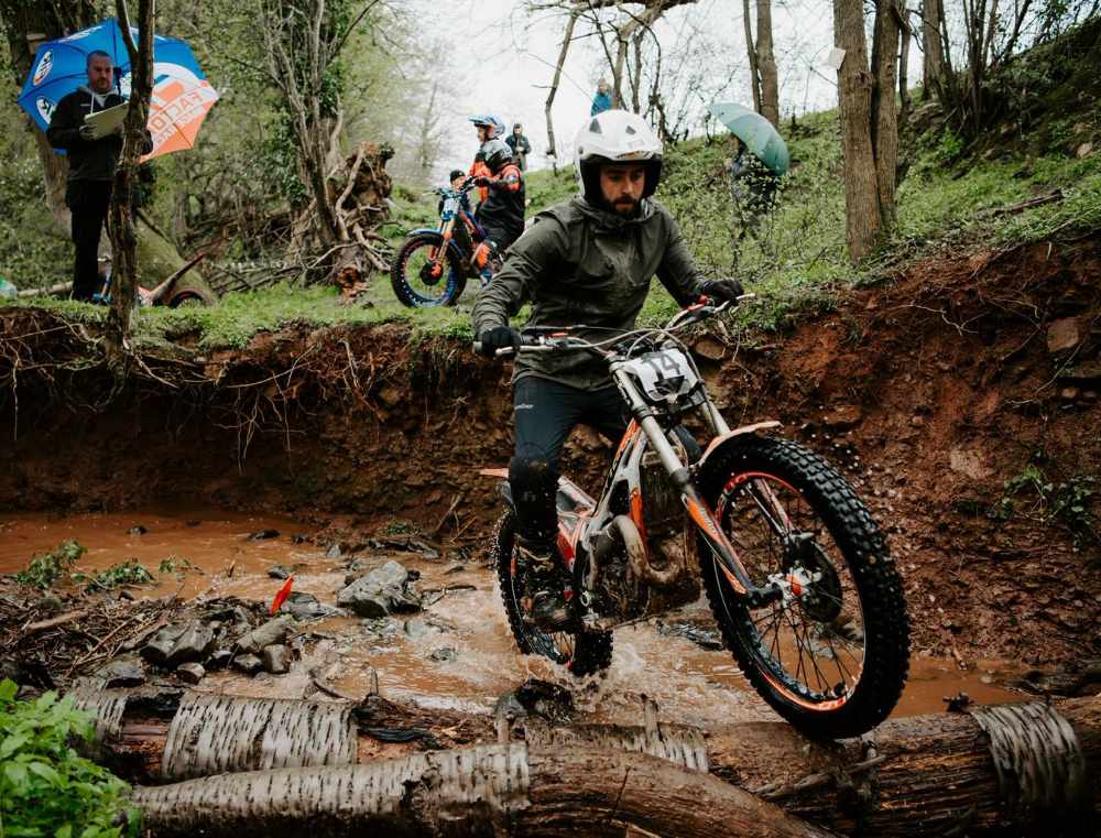 Club/Expert Winner Richard Knott gained maximum Championship points by holding off Lynn Davies. Pic: Aaron Arnold